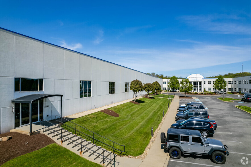 701 Technology Dr, Canonsburg, PA for lease - Building Photo - Image 1 of 12