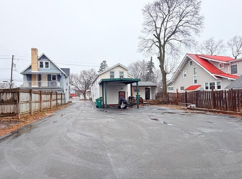 87 Lake St, Hamburg, NY à vendre - Photo du bâtiment - Image 2 de 15