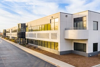 Plus de détails pour 100-130 Lakeview Pky, Vernon Hills, IL - Industriel à louer