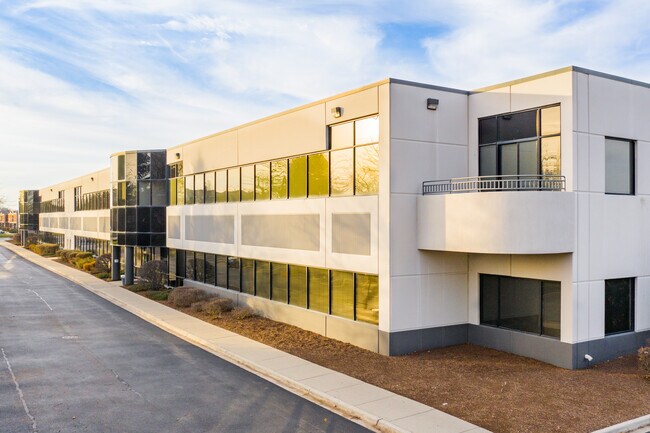 More details for 100-130 Lakeview Pky, Vernon Hills, IL - Industrial for Lease