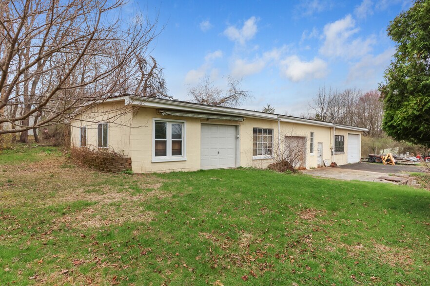 2115 W Main St, Stroudsburg, PA à vendre - Photo du bâtiment - Image 3 de 54