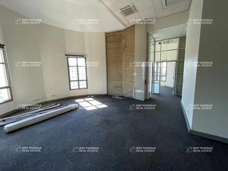 Office in Marseille for lease - Interior Photo - Image 3 of 16