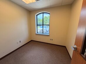 800 Weatherly Dr, Clarksville, TN for lease Interior Photo- Image 2 of 12