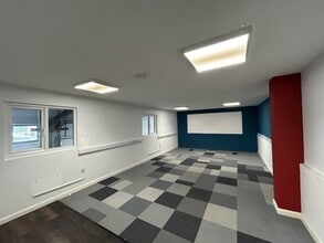 Hewell Rd, Redditch for lease Interior Photo- Image 2 of 3