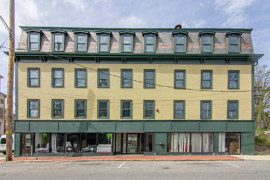 2 Charles St, Methuen, MA à louer Photo principale- Image 1 de 10