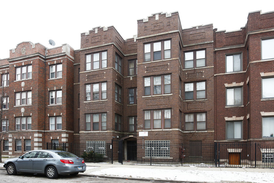 7024 S Clyde Ave, Chicago, IL for sale - Primary Photo - Image 1 of 15