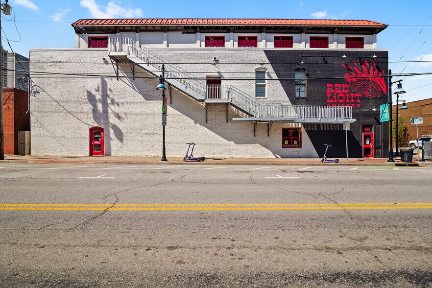332 E 1st St, Tulsa, OK à louer - Photo du bâtiment - Image 3 de 25