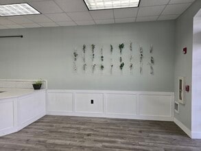 375-385 College St, Amherst, MA for lease Building Photo- Image 2 of 6