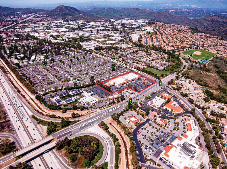 Ventu Park Center portefeuille de 2 propriétés à vendre sur LoopNet.ca - Aérien - Image 2 de 5