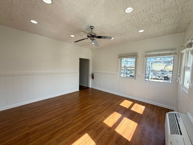510 Mill St, Mount Pleasant, SC à louer - Photo du bâtiment - Image 2 de 12