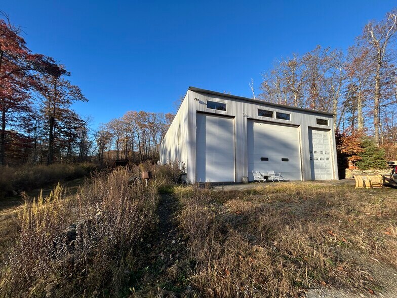 545 Grape Hollow Rd, Holmes, NY à vendre - Photo du bâtiment - Image 3 de 7