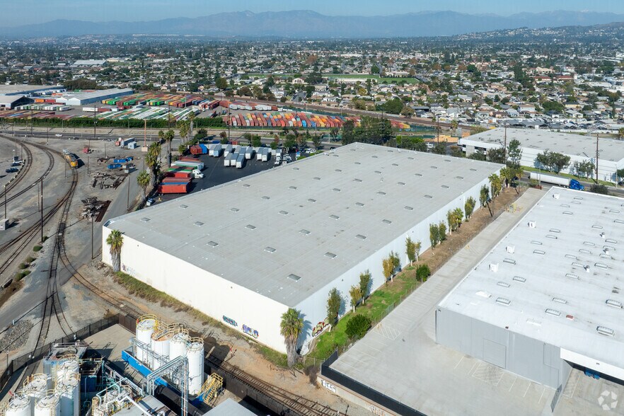 11500 Los Nietos Rd, Santa Fe Springs, CA à louer - Photo du bâtiment - Image 2 de 6
