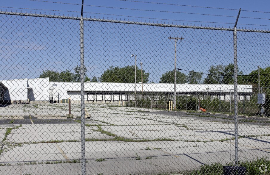 560 S Reynolds Rd, Toledo, OH à louer - Photo du bâtiment - Image 3 de 5