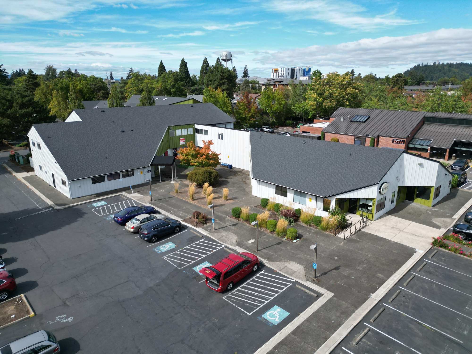 121-185 NE 102nd Ave, Portland, OR à louer Photo du bâtiment- Image 1 de 3