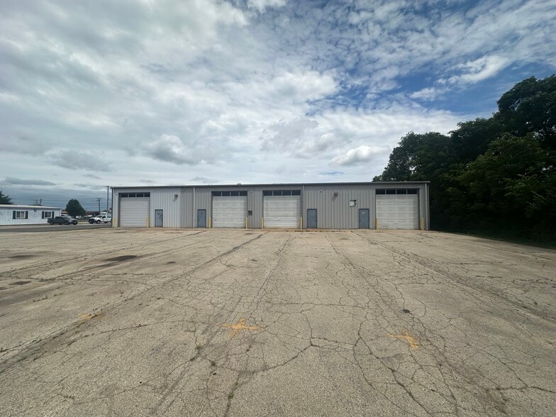 2402 McDonough St, Joliet, IL for lease - Building Photo - Image 3 of 5