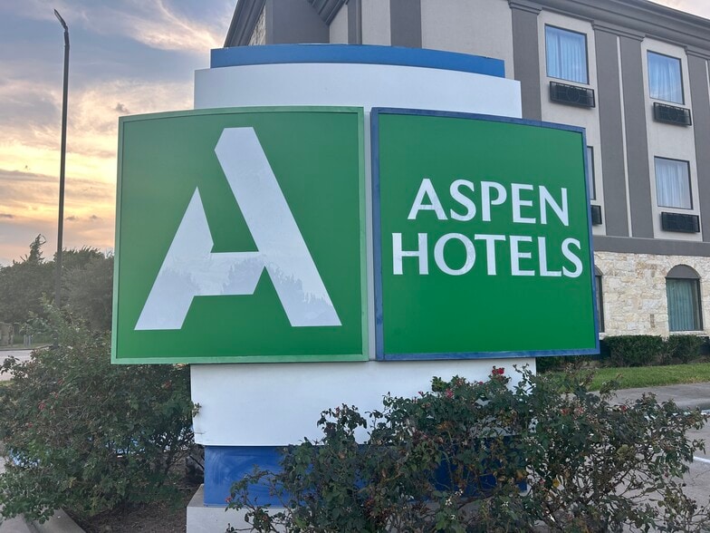 2205 Barker Oaks Dr, Houston, TX for sale - Building Photo - Image 2 of 18