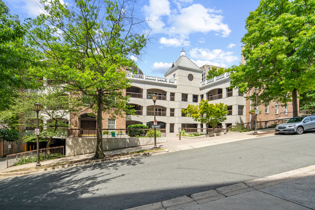 Plus de détails pour 4600 N Park Ave, Chevy Chase, MD - Bureau à louer