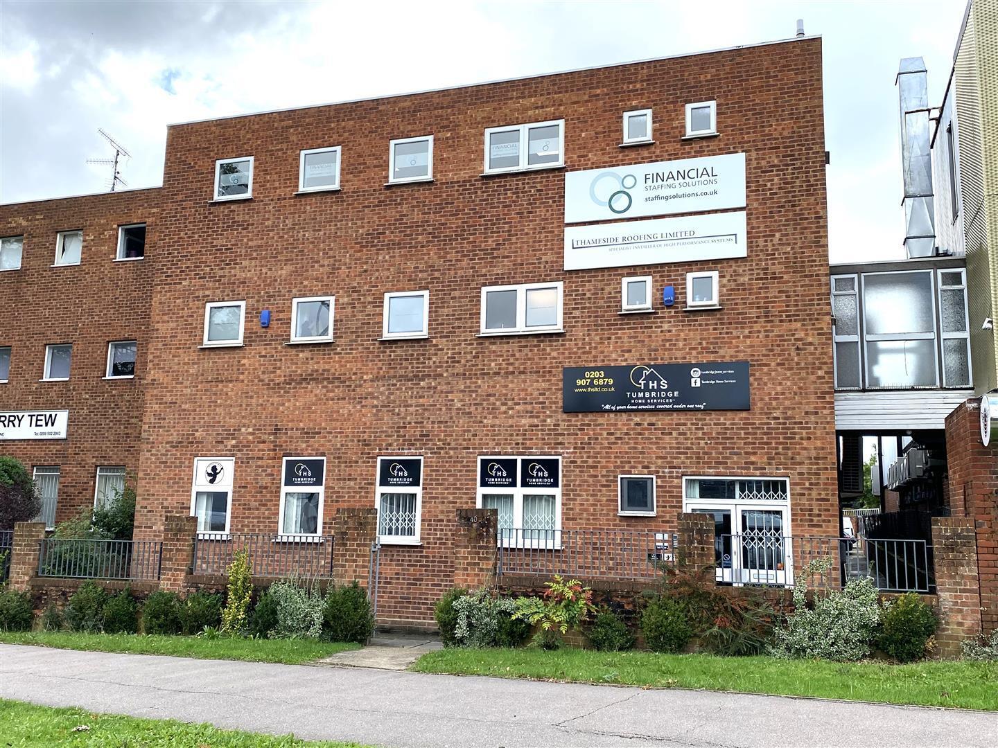 40-42B Chigwell Ln, Loughton à louer Photo du bâtiment- Image 1 de 9