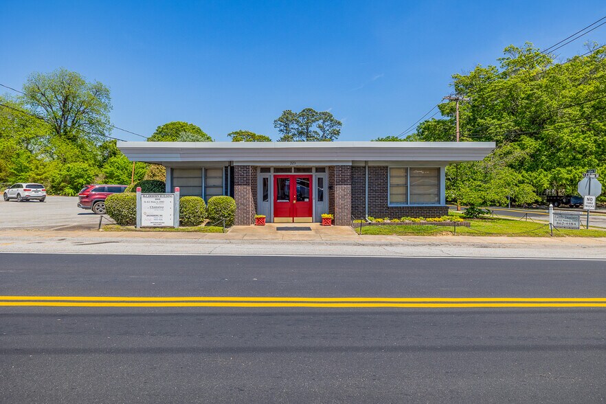 201 S Weston St, Fountain Inn, SC à vendre - Photo du bâtiment - Image 1 de 46