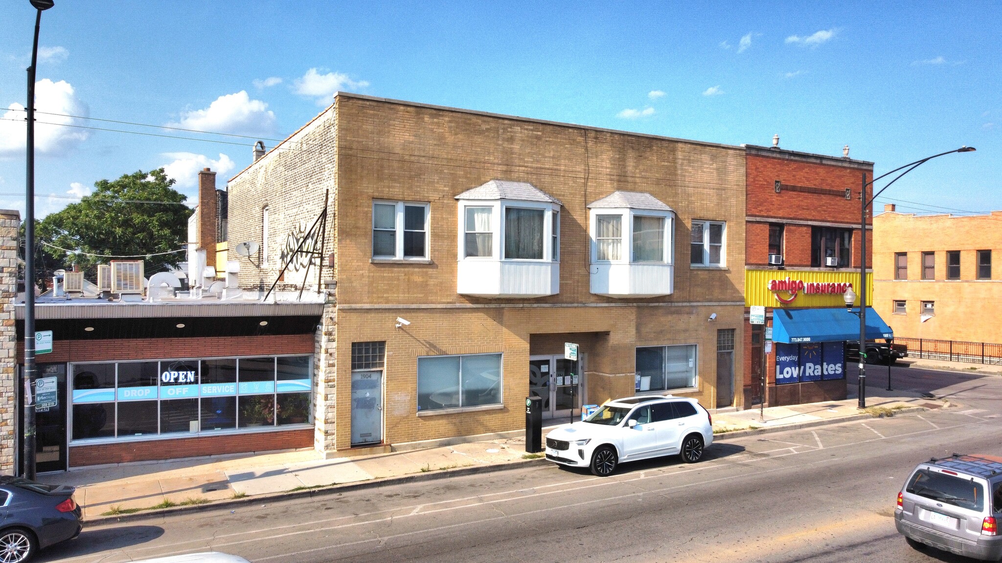 1902 W Cermak Rd, Chicago, IL à louer Photo du bâtiment- Image 1 de 25