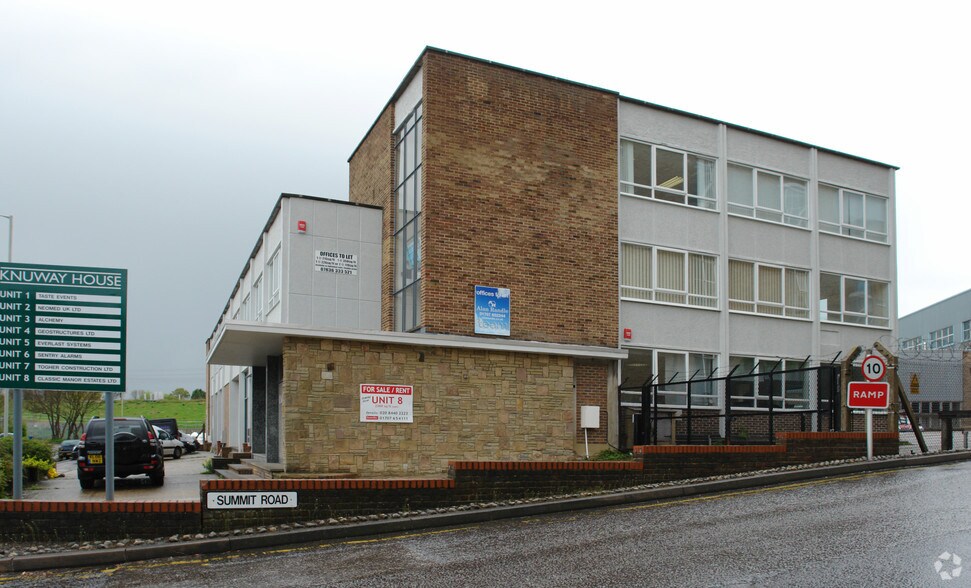 Cranborne Rd, Potters Bar à vendre - Photo du bâtiment - Image 3 de 11