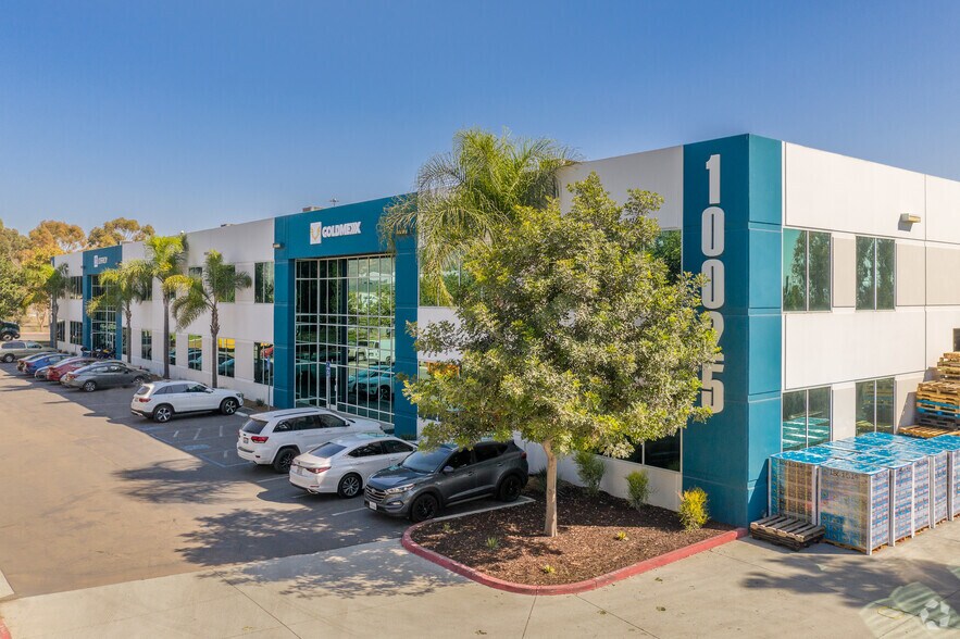 2340 Enrico Fermi Dr, San Diego, CA à louer - Photo du bâtiment - Image 2 de 5