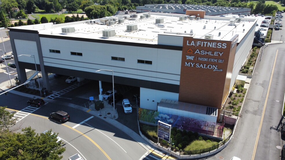 71-110 Nardozzi Pl, New Rochelle, NY à louer - Photo du bâtiment - Image 3 de 15