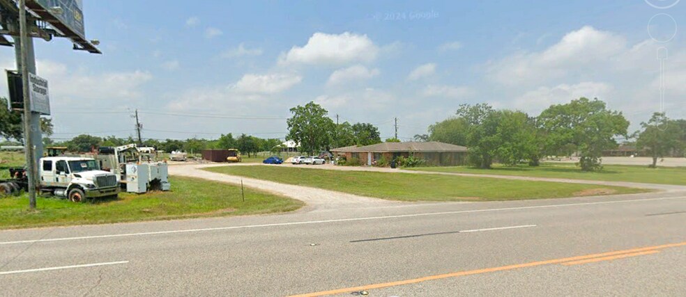 10230 Highway 6, Hitchcock, TX à vendre - Photo principale - Image 1 de 4