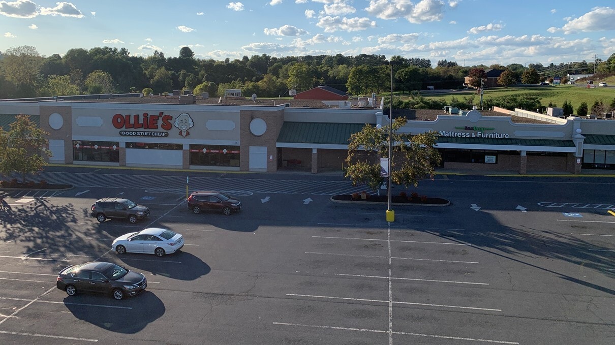 109 Lew Dewitt Blvd, Waynesboro, VA à louer Photo du bâtiment- Image 1 de 9