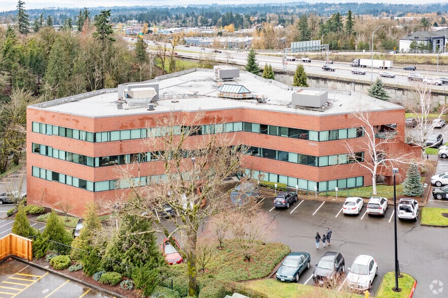 12901 SE 97th Ave, Clackamas, OR à louer - Photo du bâtiment - Image 3 de 4