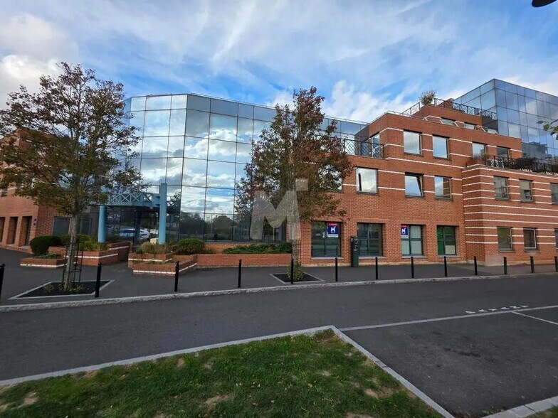 Bureau dans Évry-Courcouronnes à louer - Photo du bâtiment - Image 3 de 12