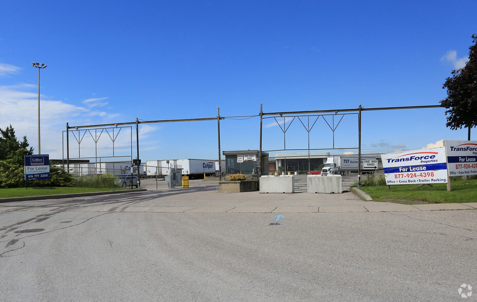 1250 Thornton Rd S, Oshawa, ON à louer - Photo du bâtiment - Image 3 de 3