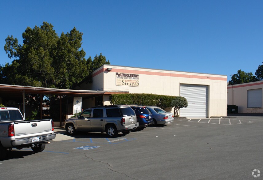7075 Mission Gorge Rd, San Diego, CA à louer - Photo du bâtiment - Image 2 de 3