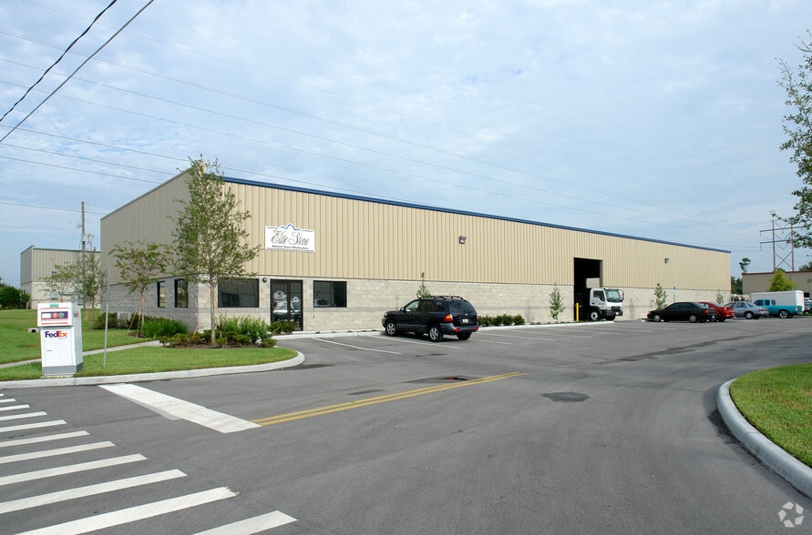 150-160 Springview Commerce Park portfolio of 2 properties for sale on LoopNet.ca - Building Photo - Image 3 of 6
