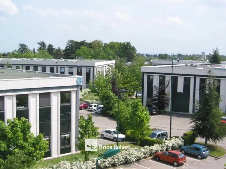 Flex dans Limonest à louer - Photo du bâtiment - Image 2 de 10