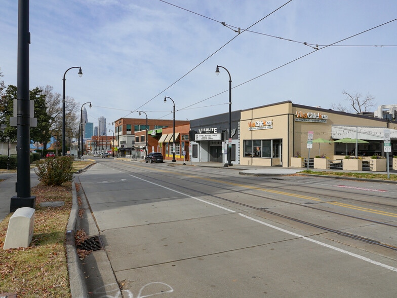 1609 Elizabeth Ave, Charlotte, NC à louer - Photo du bâtiment - Image 3 de 4