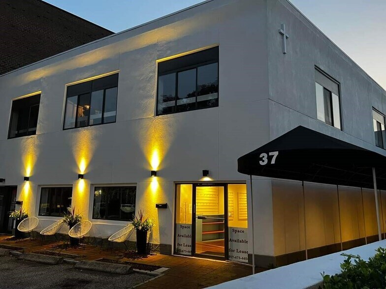 37 W Putnam Ave, Greenwich, CT à louer - Photo du bâtiment - Image 1 de 1