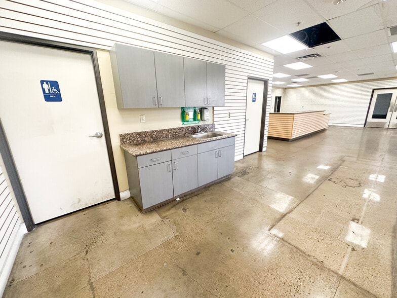 600-656 Dunn Cir, Sparks, NV for lease - Building Photo - Image 3 of 6