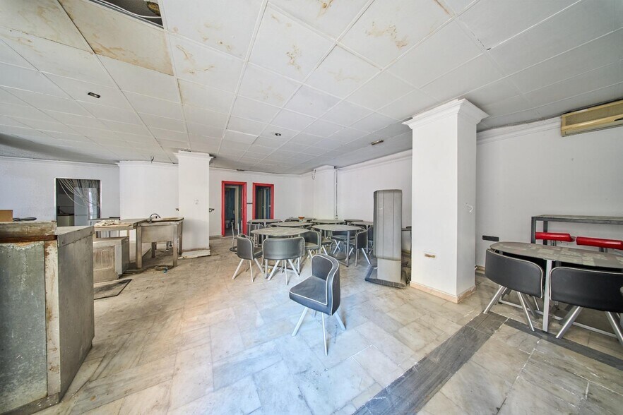 Retail in Granada for sale - Interior Photo - Image 3 of 12