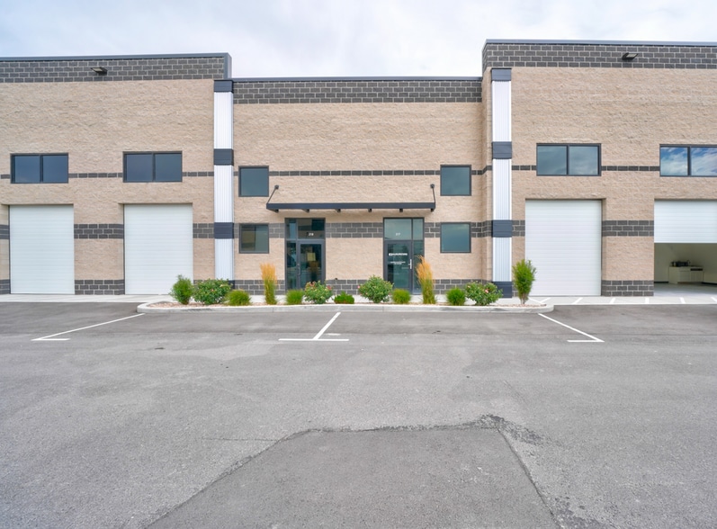 13865 S 2700 W, Bluffdale, UT for lease - Building Photo - Image 1 of 5