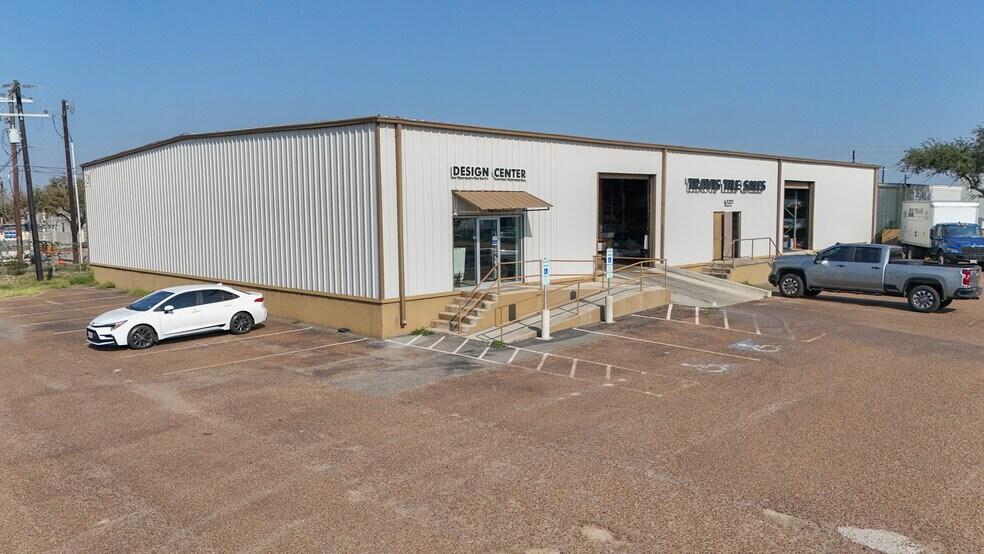 1321 E Tamarack Ave, McAllen, TX à vendre - Photo du bâtiment - Image 2 de 6