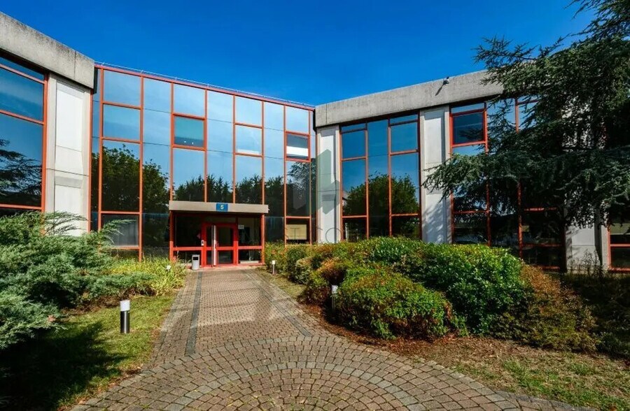 Office in Gennevilliers for lease - Building Photo - Image 2 of 6