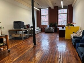 250 Commercial St, Manchester, NH à louer Photo intérieure- Image 2 de 2