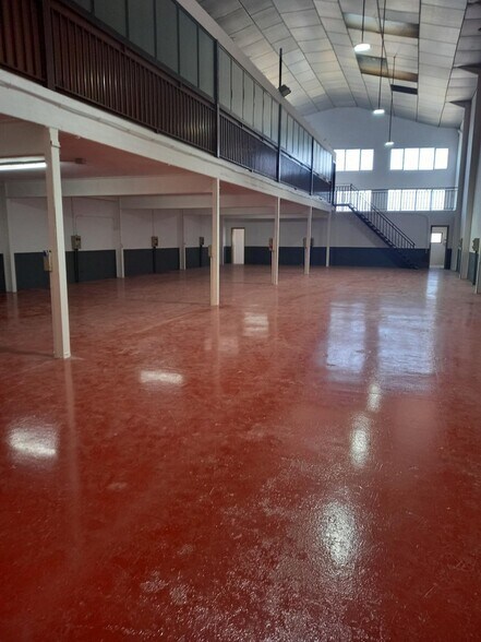 Industrial in Elche for lease - Building Photo - Image 2 of 25