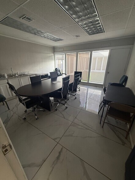 5553-5555 S Peoria Ave, Tulsa, OK à louer - Photo du bâtiment - Image 3 de 18