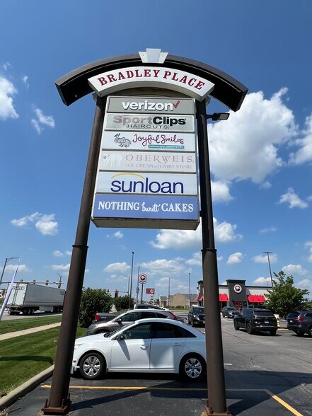 900 N Kinzie Ave, Bradley, IL à louer - Photo du bâtiment - Image 2 de 8