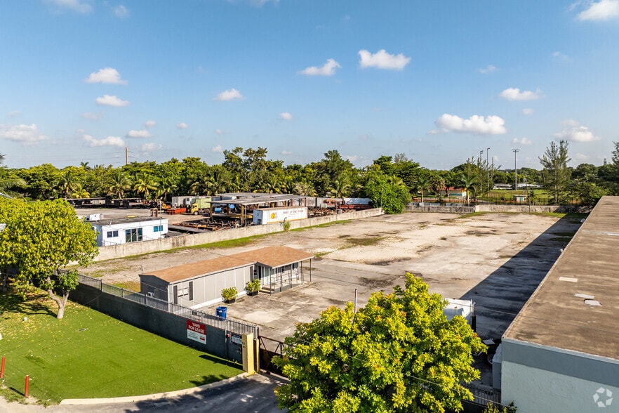 2111 NW 141st St, Opa Locka, FL for lease - Building Photo - Image 1 of 18