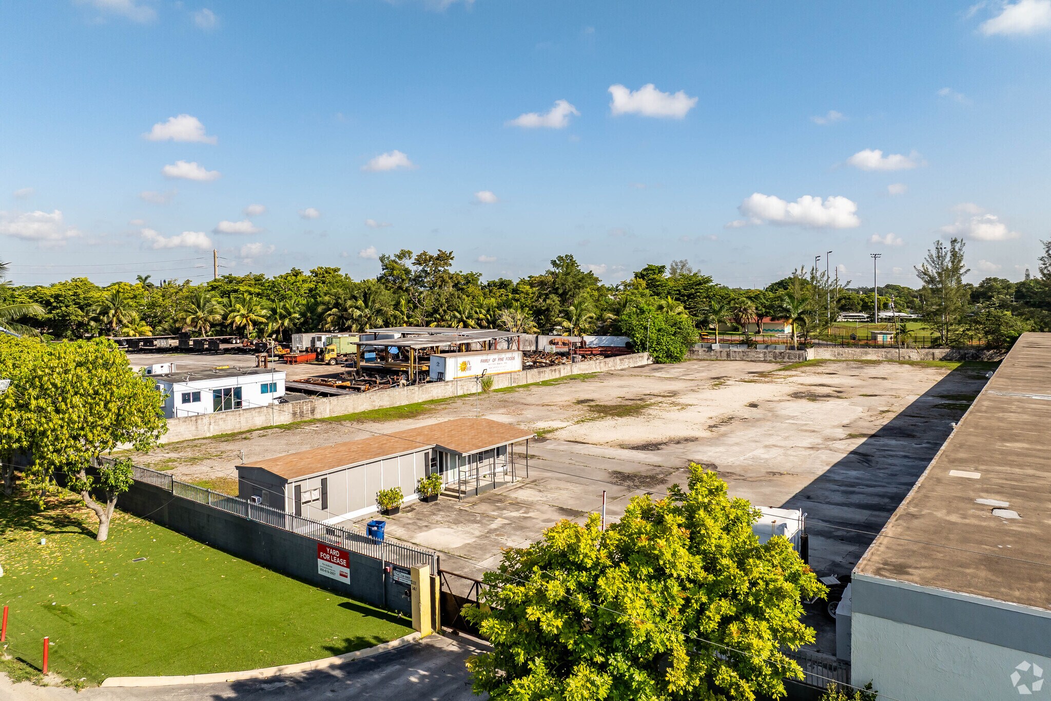 2111 NW 141st St, Opa-locka, FL à louer Photo du bâtiment- Image 1 de 19