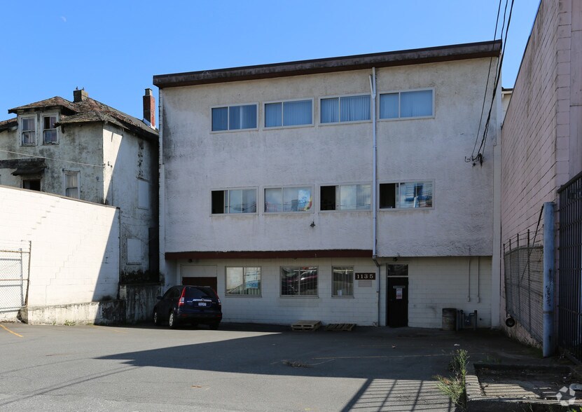 1135 E Hastings St, Vancouver, BC à vendre - Photo du bâtiment - Image 2 de 3