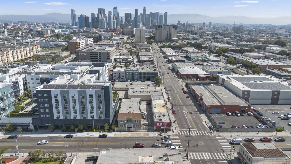 225 W Adams Blvd, Los Angeles, CA à vendre - Photo du bâtiment - Image 3 de 9